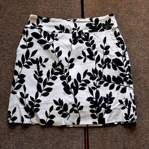 Black and White Leaf Print Skirt Medium